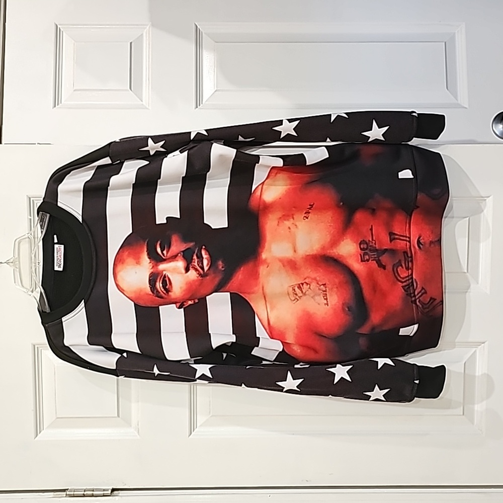 Tupac sweatshirt size XL. Good condition.
